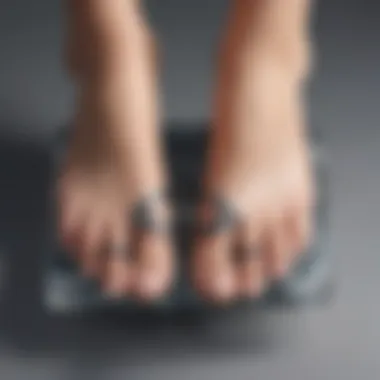 Illustration of a foot with correctly positioned toe separators highlighting proper alignment